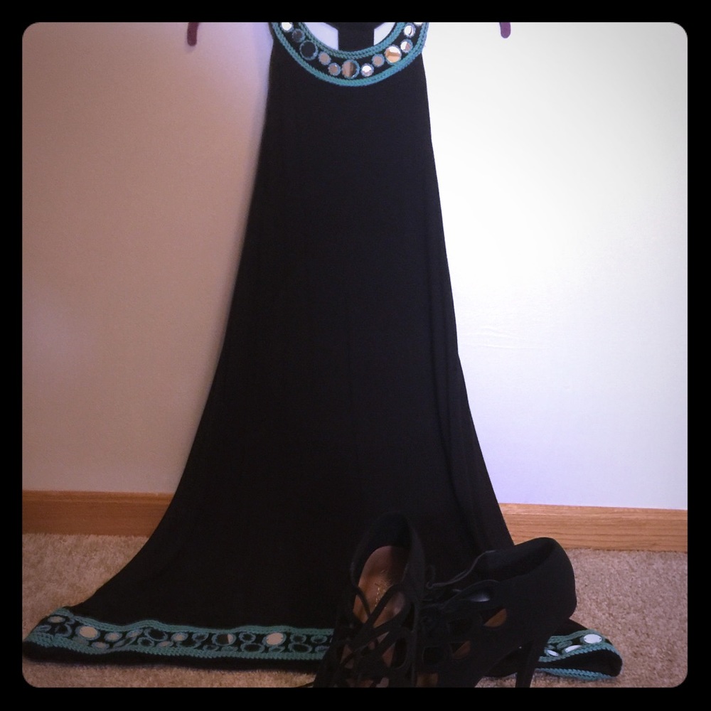 Black sleeveless dress trimmed w/ turquoise